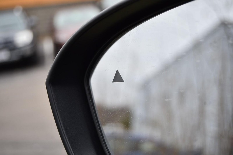 Nissan Rogue Vehicle Full-screen Gallery Image 11