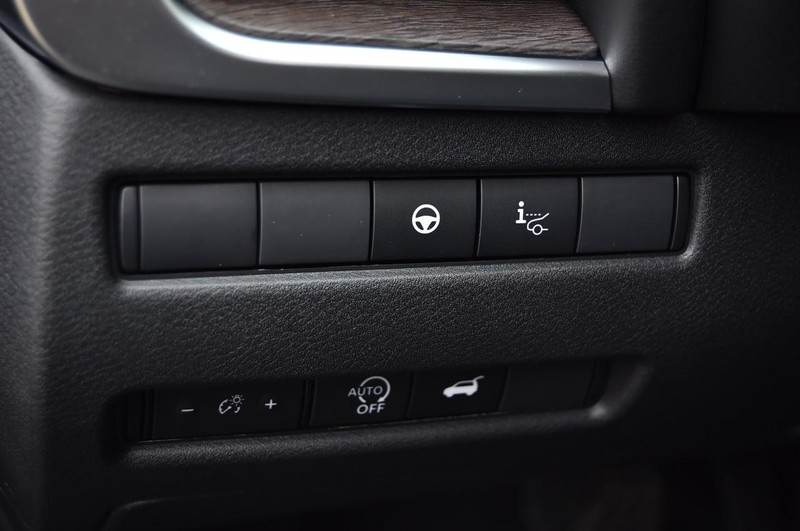 Nissan Rogue Vehicle Full-screen Gallery Image 12