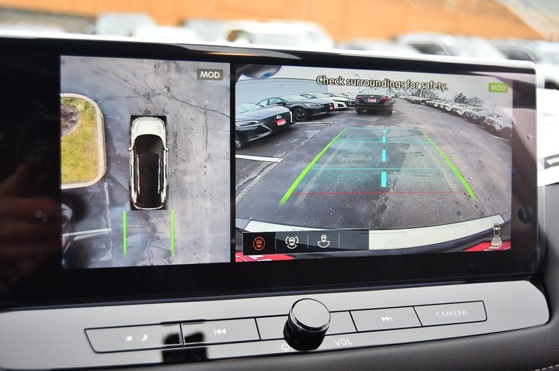 Nissan Rogue Vehicle Full-screen Gallery Image 14