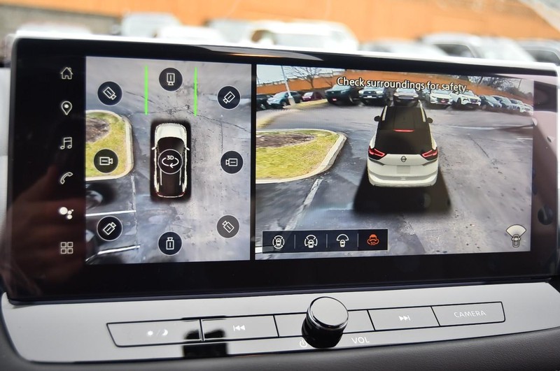 Nissan Rogue Vehicle Full-screen Gallery Image 17