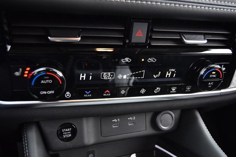 Nissan Rogue Vehicle Full-screen Gallery Image 19