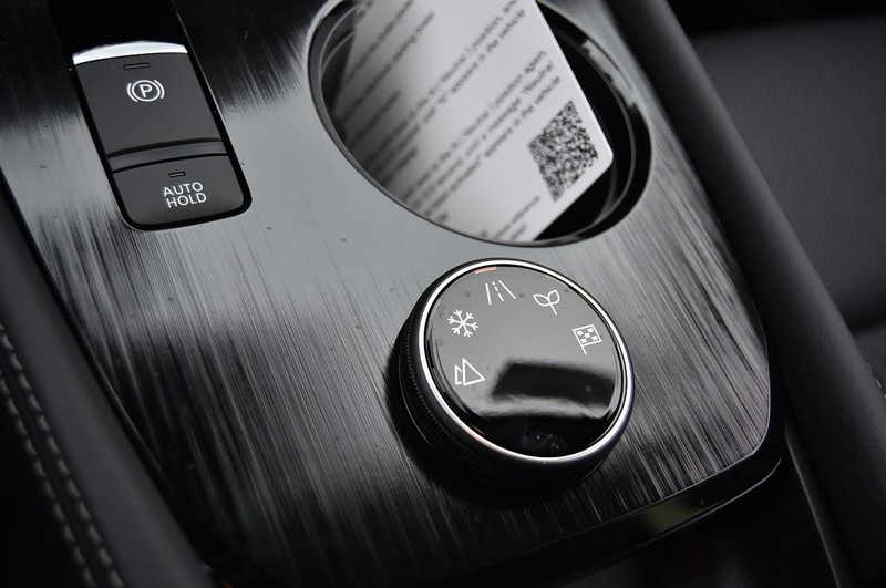 Nissan Rogue Vehicle Full-screen Gallery Image 21