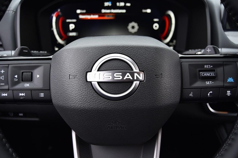 Nissan Rogue Vehicle Full-screen Gallery Image 22