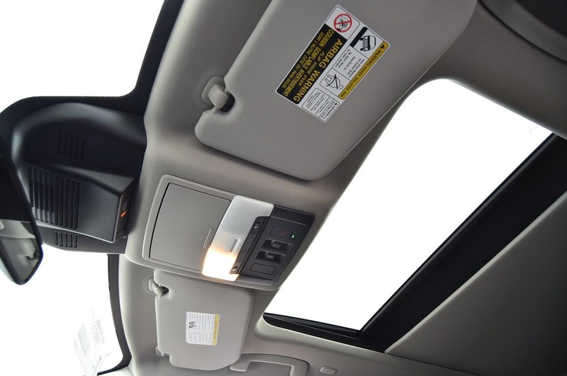 Nissan Rogue Vehicle Full-screen Gallery Image 25