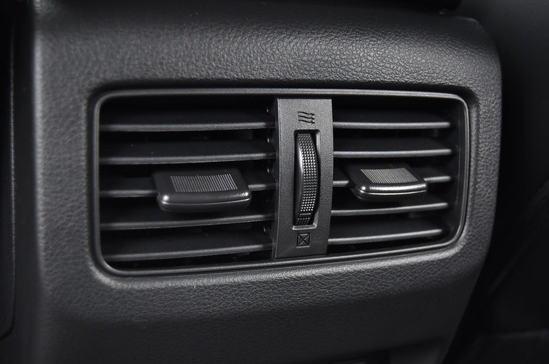 Nissan Rogue Vehicle Full-screen Gallery Image 27