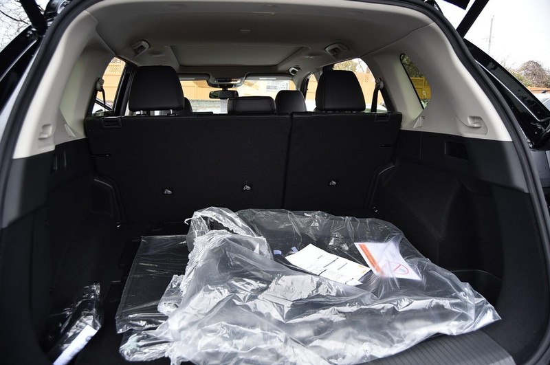 Nissan Rogue Vehicle Full-screen Gallery Image 29