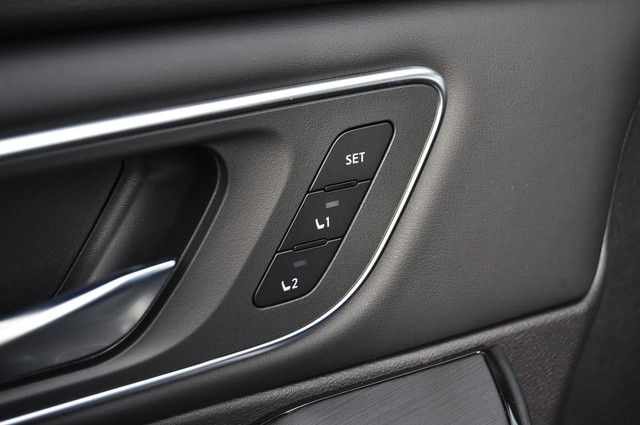 Nissan Rogue Vehicle Image 10