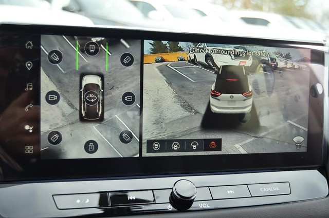 Nissan Rogue Vehicle Image 18