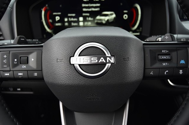 Nissan Rogue Vehicle Image 23