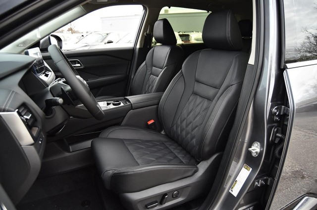 Nissan Rogue Vehicle Image 24