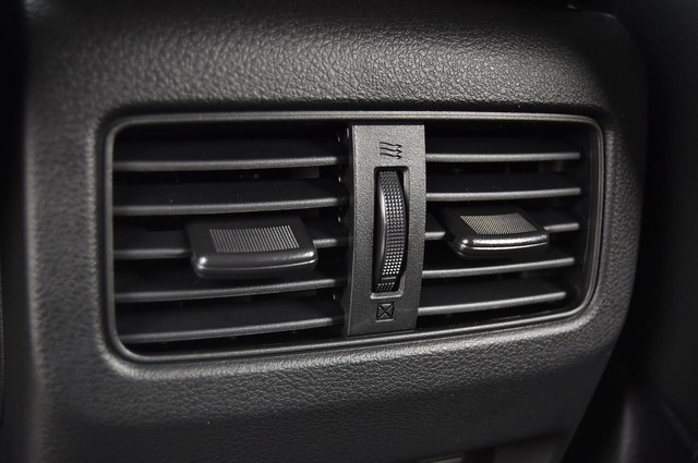 Nissan Rogue Vehicle Image 28