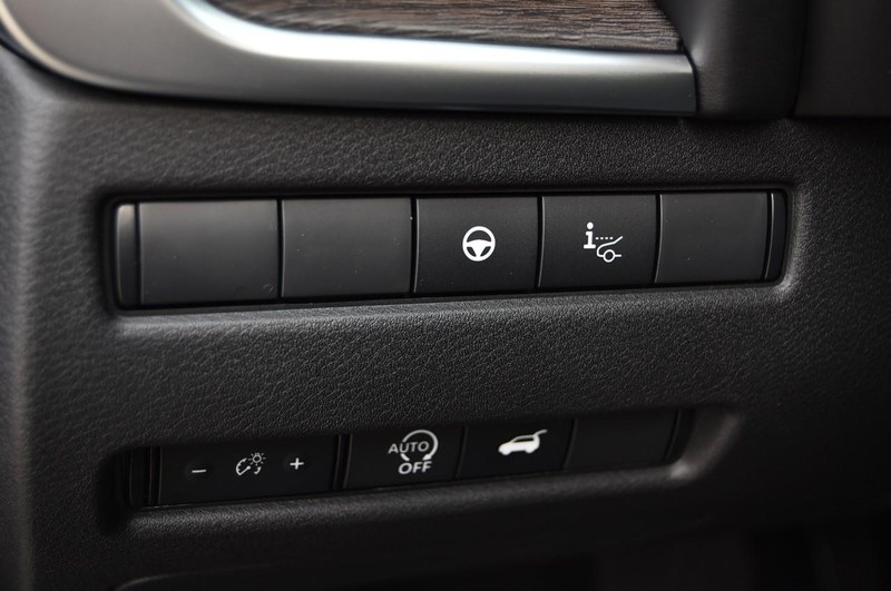 Nissan Rogue Vehicle Full-screen Gallery Image 12