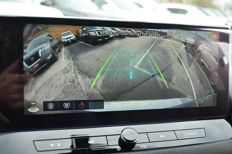 Nissan Rogue Vehicle Full-screen Gallery Image 16