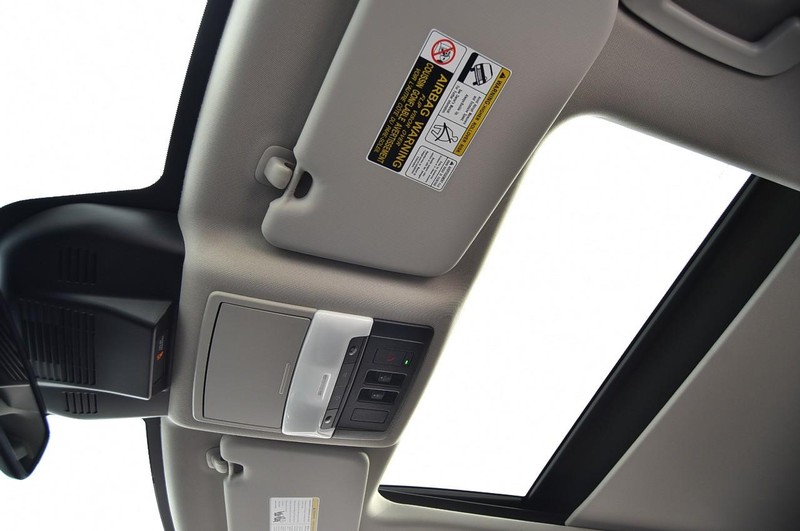 Nissan Rogue Vehicle Full-screen Gallery Image 26