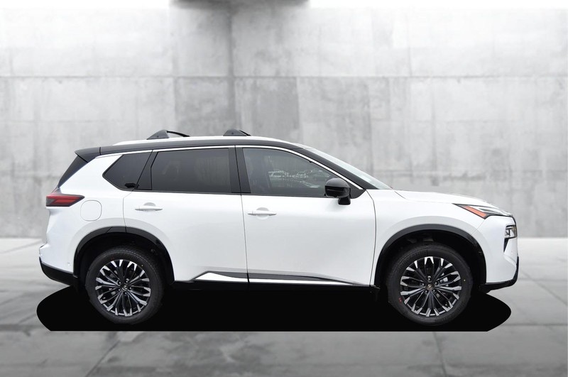 Nissan Rogue Vehicle Full-screen Gallery Image 5