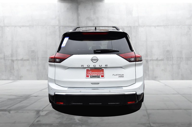 Nissan Rogue Vehicle Full-screen Gallery Image 6