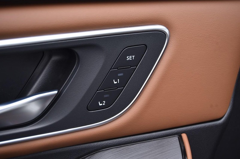 Nissan Rogue Vehicle Full-screen Gallery Image 10