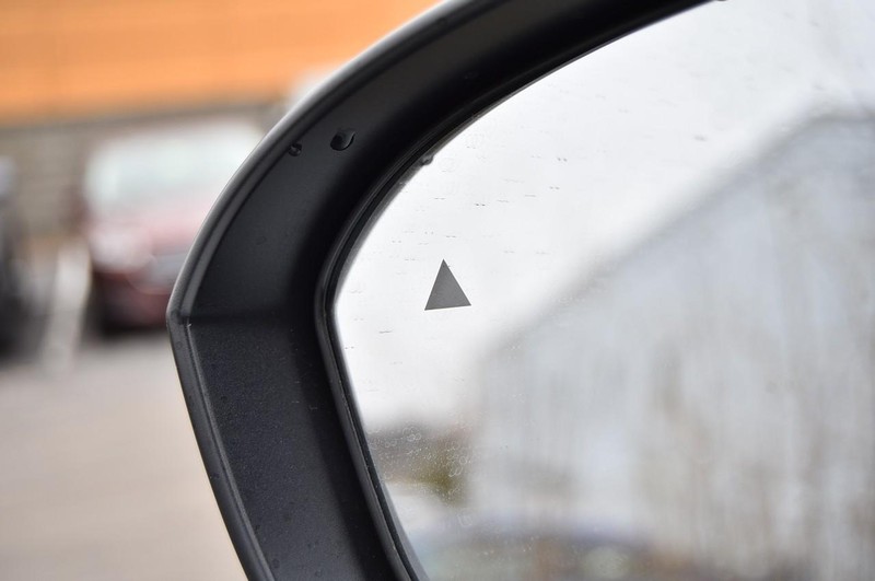 Nissan Rogue Vehicle Full-screen Gallery Image 11