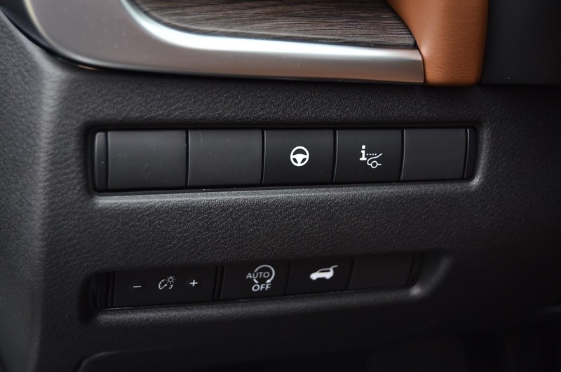 Nissan Rogue Vehicle Full-screen Gallery Image 12