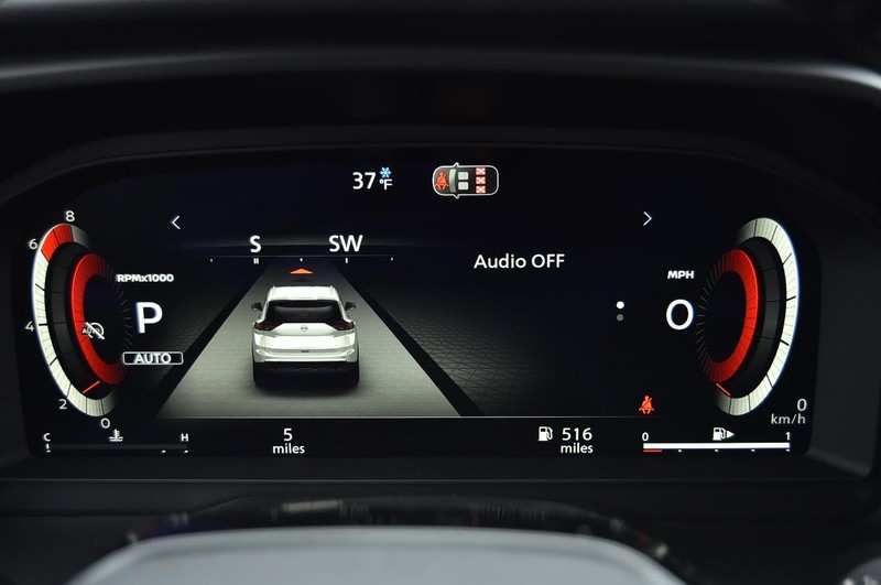 Nissan Rogue Vehicle Full-screen Gallery Image 13