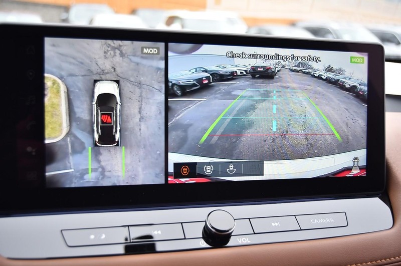 Nissan Rogue Vehicle Full-screen Gallery Image 14