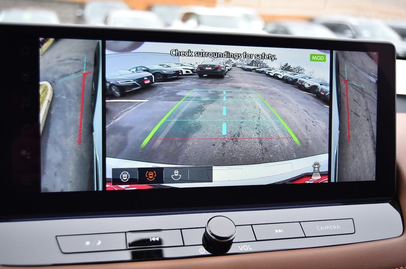 Nissan Rogue Vehicle Full-screen Gallery Image 15