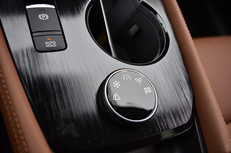 Nissan Rogue Vehicle Full-screen Gallery Image 21