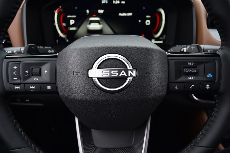 Nissan Rogue Vehicle Full-screen Gallery Image 22