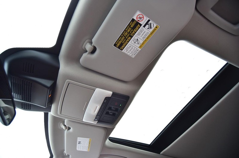 Nissan Rogue Vehicle Full-screen Gallery Image 25