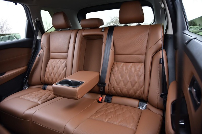 Nissan Rogue Vehicle Full-screen Gallery Image 26