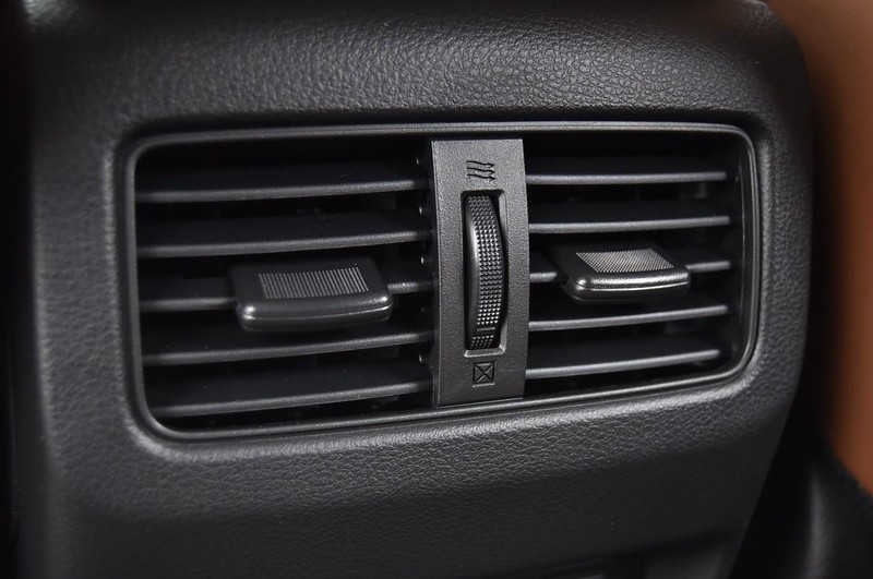 Nissan Rogue Vehicle Full-screen Gallery Image 27