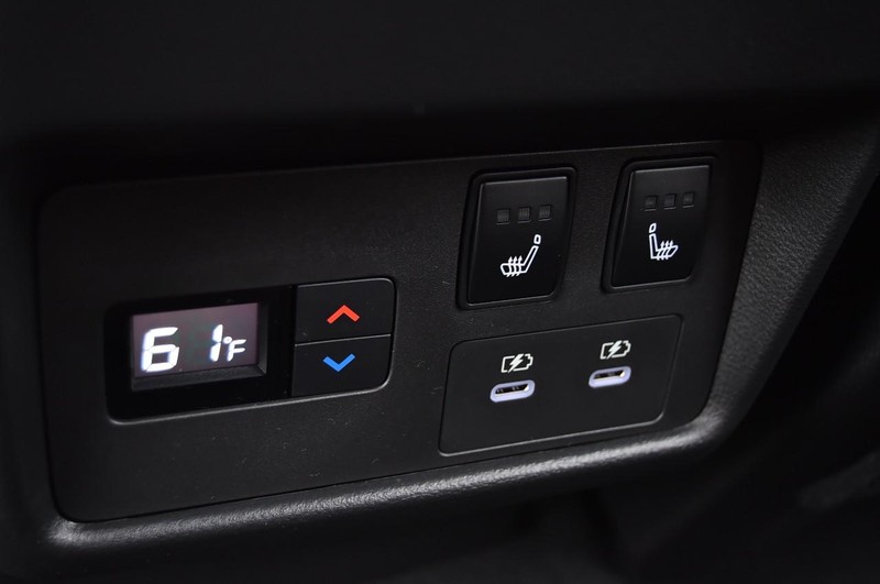 Nissan Rogue Vehicle Full-screen Gallery Image 28