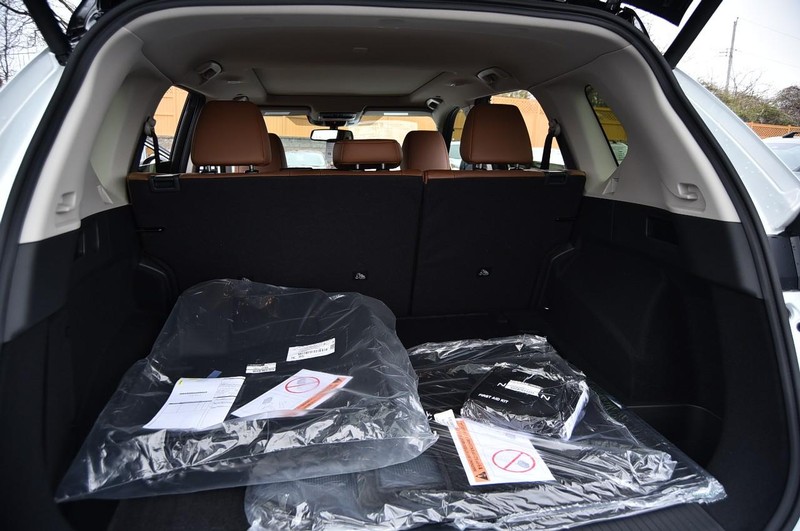 Nissan Rogue Vehicle Full-screen Gallery Image 29