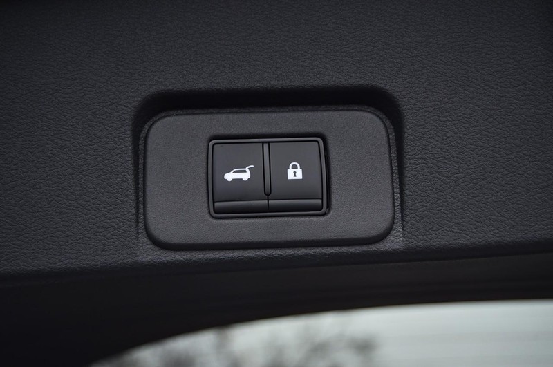 Nissan Rogue Vehicle Full-screen Gallery Image 30