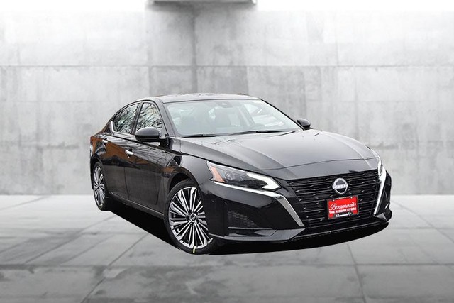 Nissan Altima Vehicle Image 02