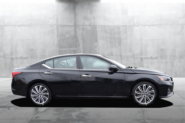 Nissan Altima Vehicle Image 05