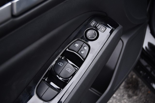 Nissan Altima Vehicle Image 09