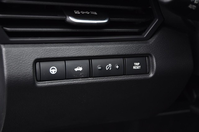 Nissan Altima Vehicle Image 11