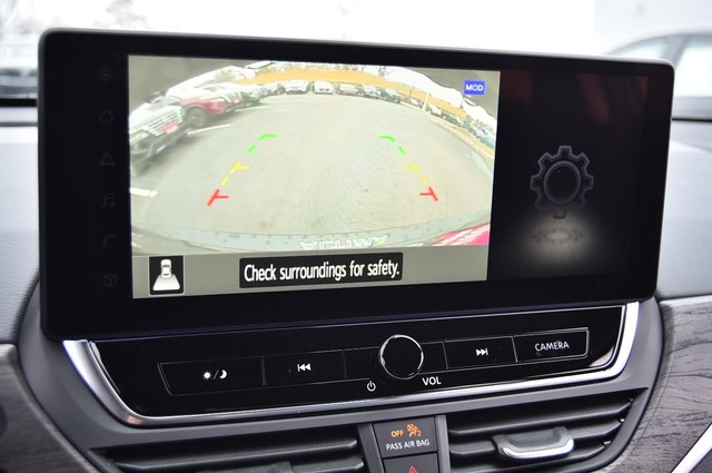 Nissan Altima Vehicle Image 15