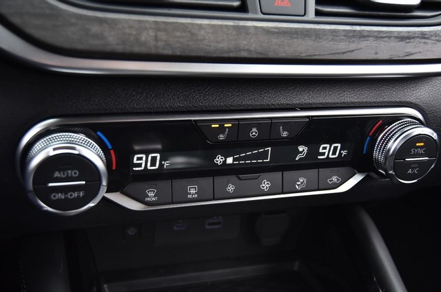 Nissan Altima Vehicle Image 18