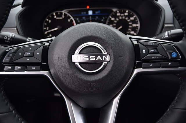 Nissan Altima Vehicle Image 21