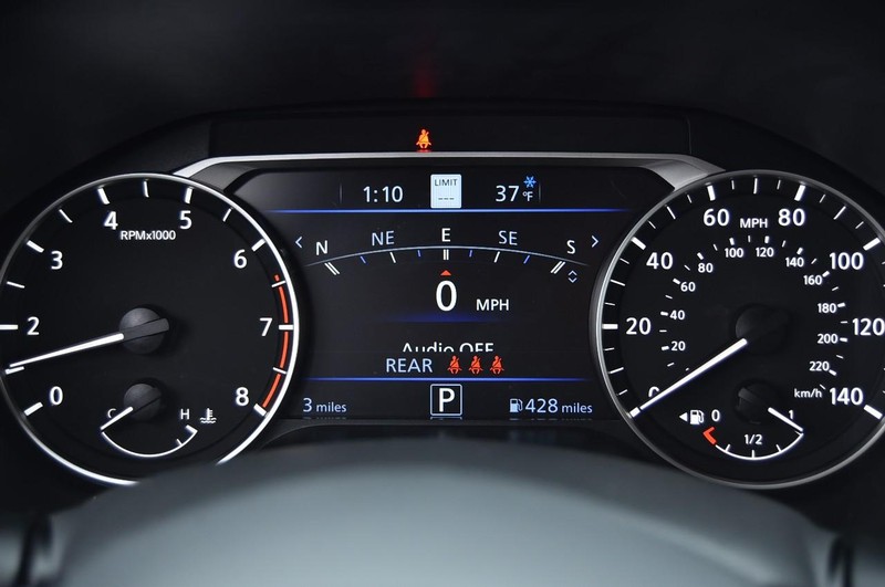 Nissan Altima Vehicle Full-screen Gallery Image 12