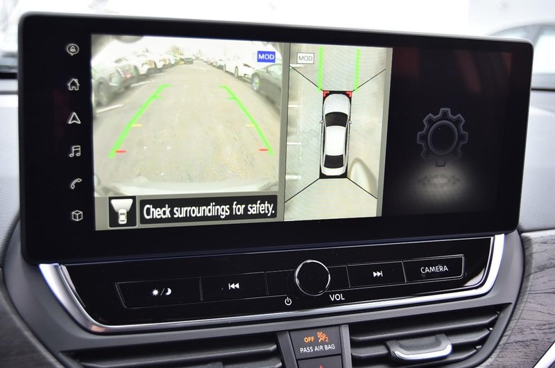 Nissan Altima Vehicle Full-screen Gallery Image 16