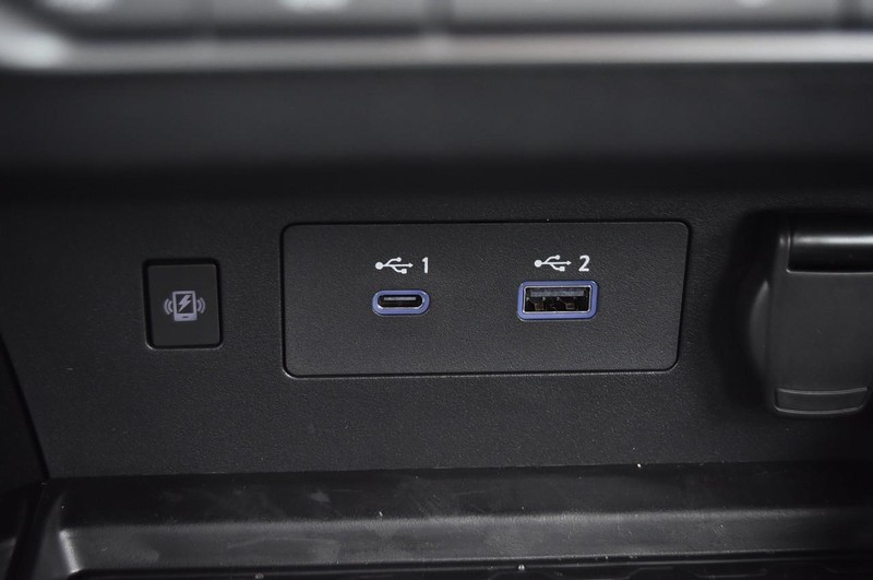 Nissan Altima Vehicle Full-screen Gallery Image 19