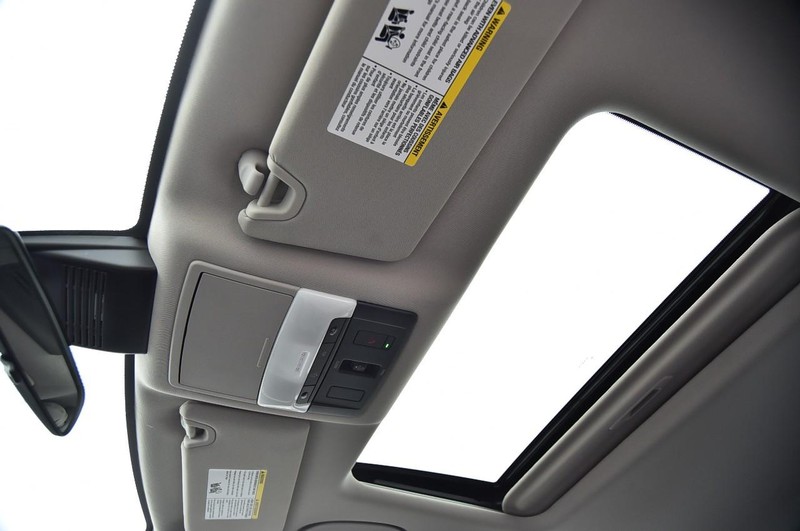 Nissan Altima Vehicle Full-screen Gallery Image 24