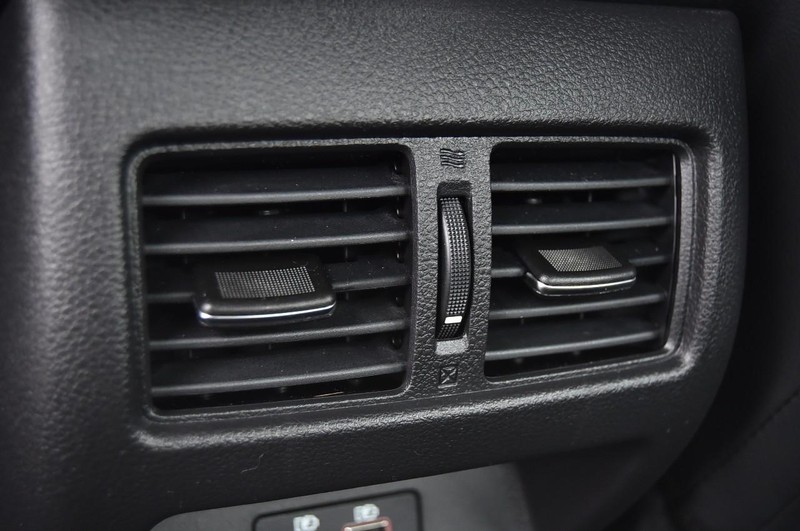 Nissan Altima Vehicle Full-screen Gallery Image 26