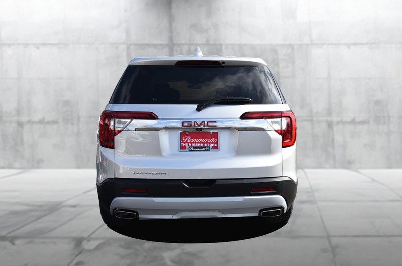 GMC Acadia Vehicle Full-screen Gallery Image 6