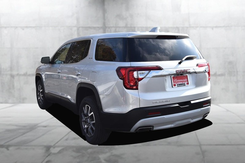 GMC Acadia Vehicle Full-screen Gallery Image 7