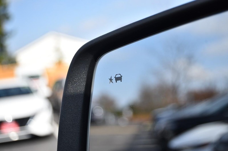 GMC Acadia Vehicle Full-screen Gallery Image 10