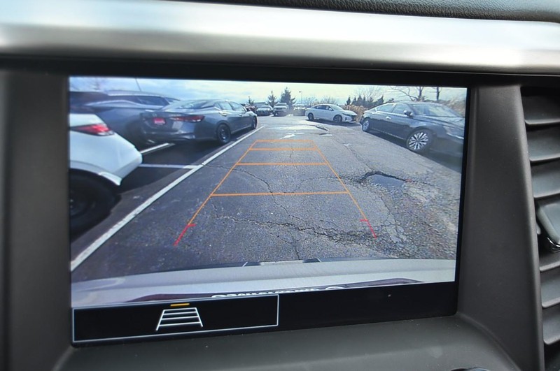 GMC Acadia Vehicle Full-screen Gallery Image 12